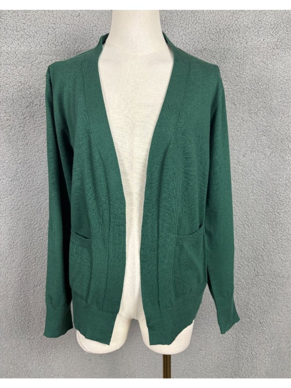 Women's Green Open Front Knit Cardigan With Front Pockets  Size Medium NWOT's.